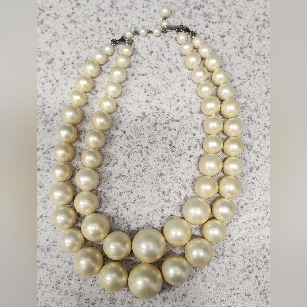 Double strand pearl necklace